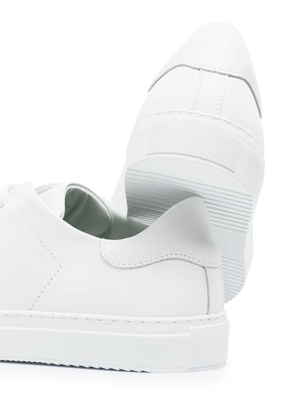 AXEL ARIGATO Sneakers Clean 90 da donna  Migliora il tuo gioco di sneaker con le AXEL ARIGATO Clean 90 - White Leather per donne. Realizzate al 100% in pelle, queste sneakers presentano un logo dorato e una suola in gomma. Perfette per ogni stagione. #AXELARIGATO #SneakerStyle