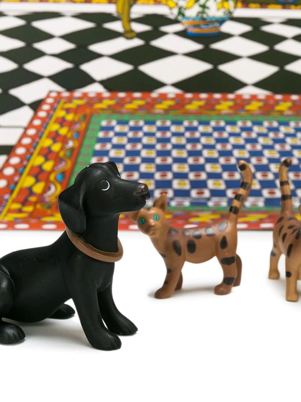 DOLCE&GABBANA KIDS Famiglia Giocattoli per Ragazze - 9 Giocattoli Negozio Dolce&Gabbana KIDS Family Toys for Girls - 9 giocattoli in 100% acrilico. Signori designer e animali in multicolore.