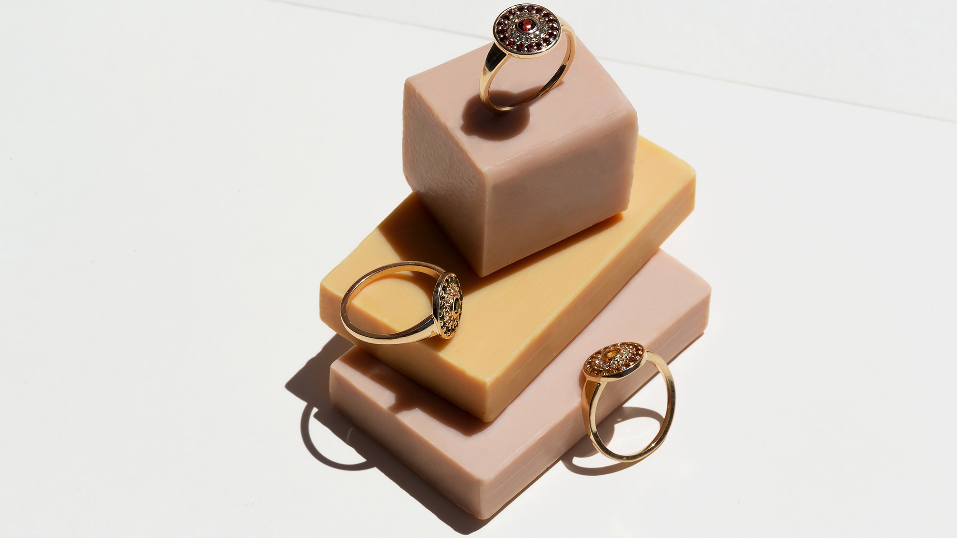 A Urat sieraden wit
