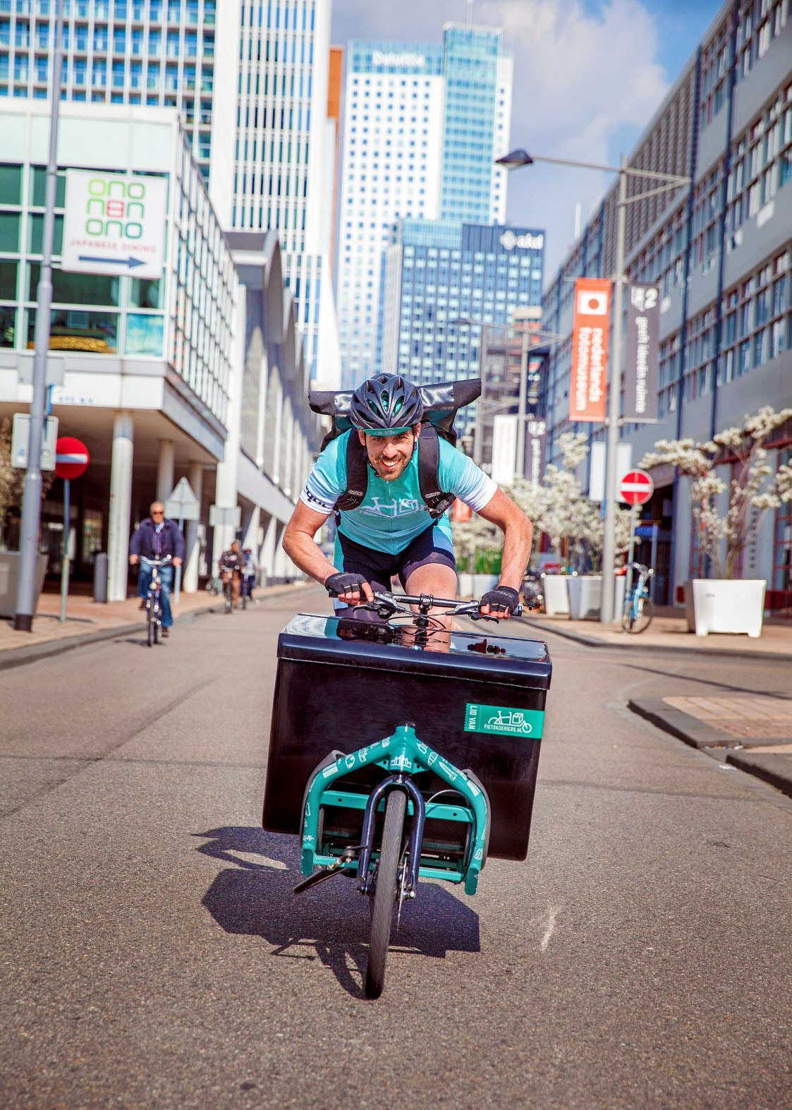 Fietskoeriers hulp retail corona lockdown staand