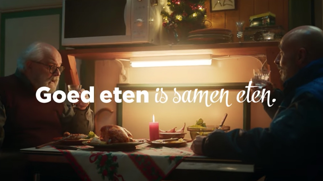Kerst commercial PLUS Mo man tafel