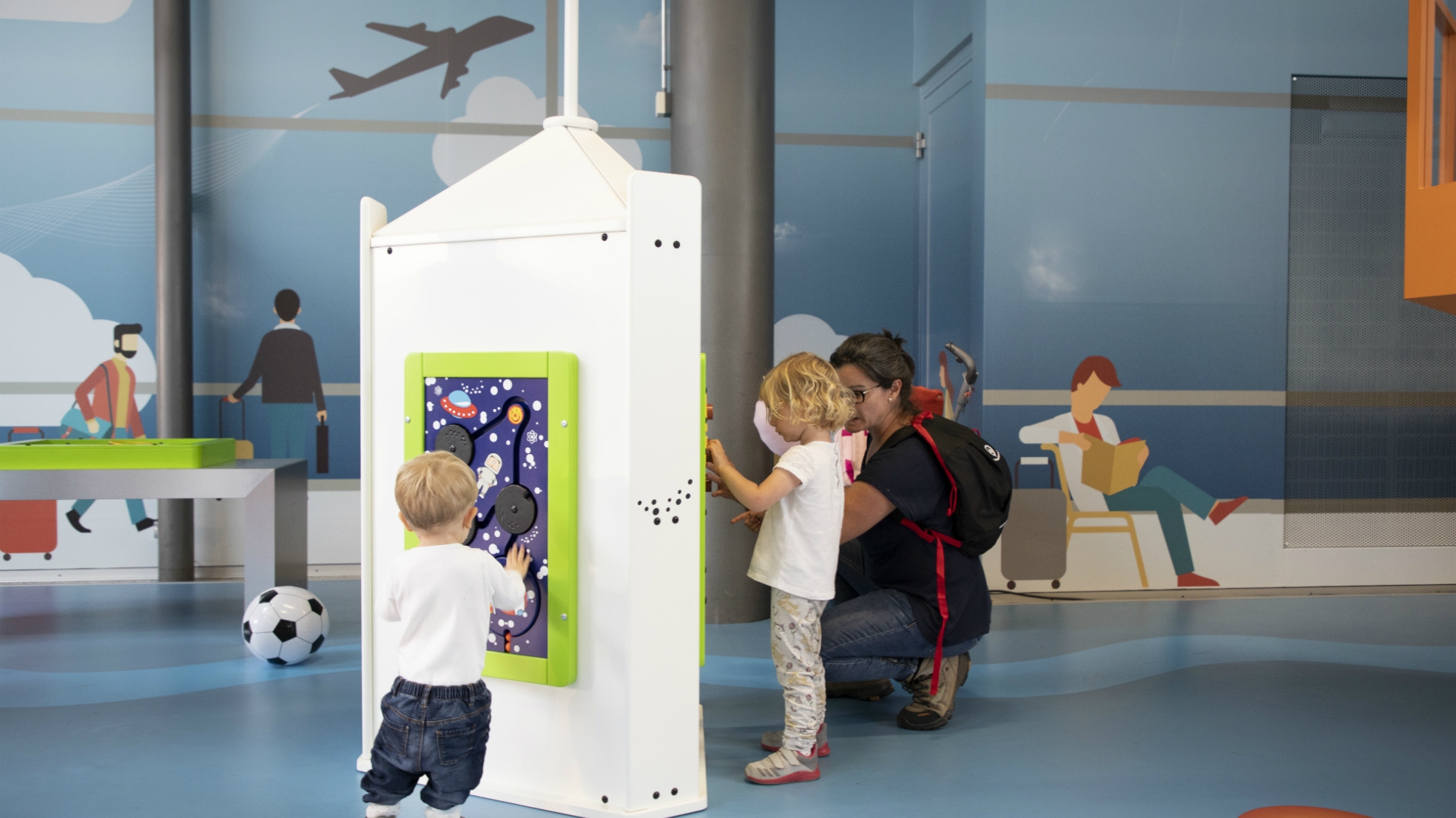 Kinderhoek kidscorner ouders winkelen omzet Geneve Airport