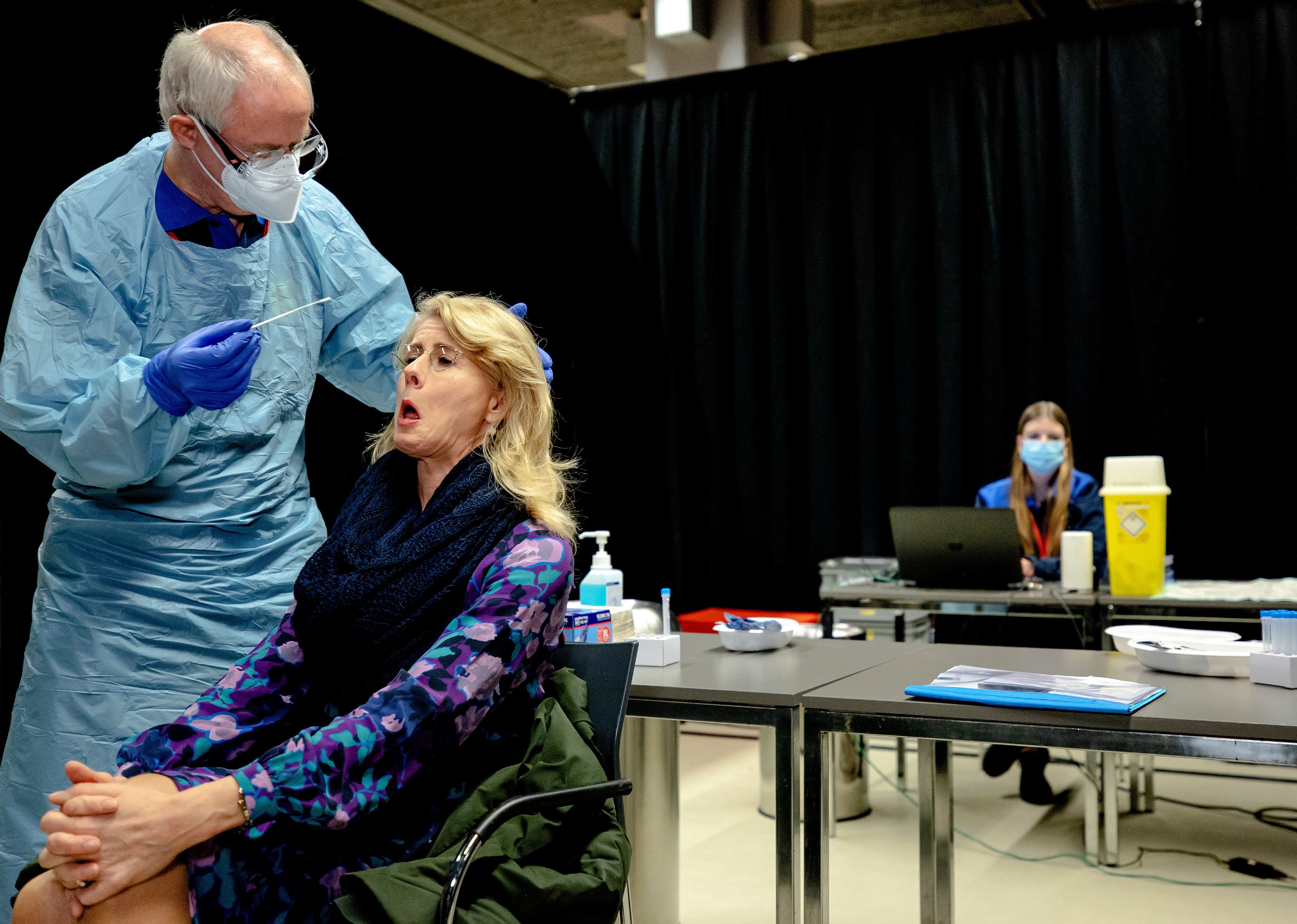 Mona Keijzer staatssecretaris economie corona beatrix theater fieldlab proefevenement corona