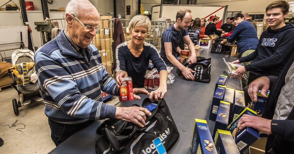 Dit familiebedrijf pakt zelf alle 620 kerstpakketten… - DeOndernemer.nl