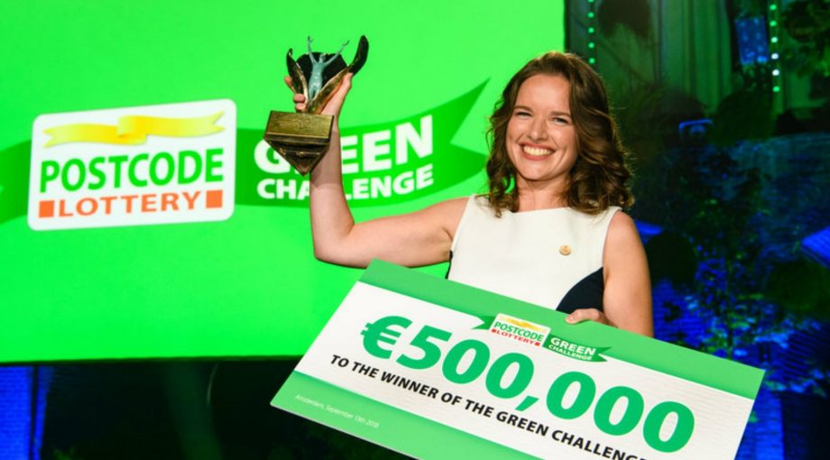 Anne Marieke Eveleens GBB cheque Postcode Loterij Green Challenge award