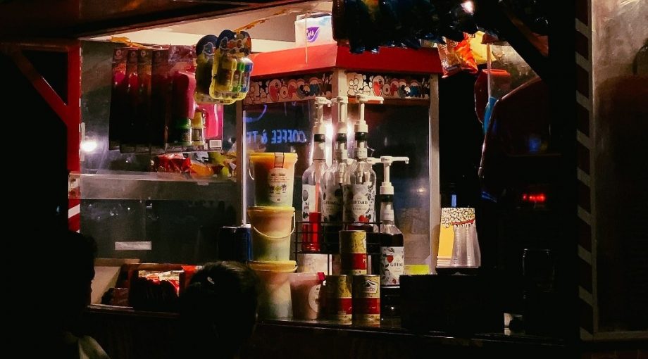 Foodtruck by night festival Unsplash