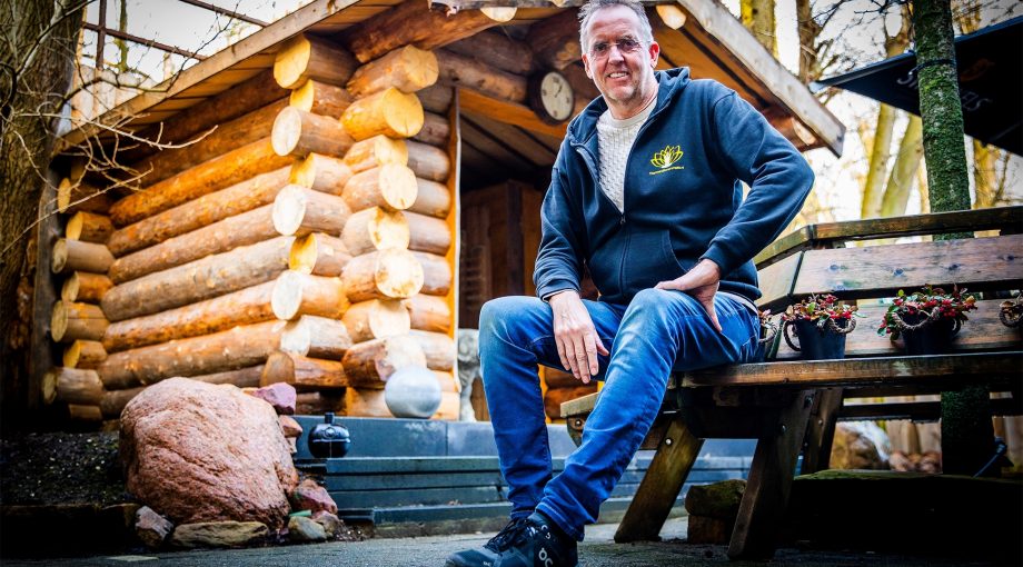 Freek Naaktgeboren sauna baas