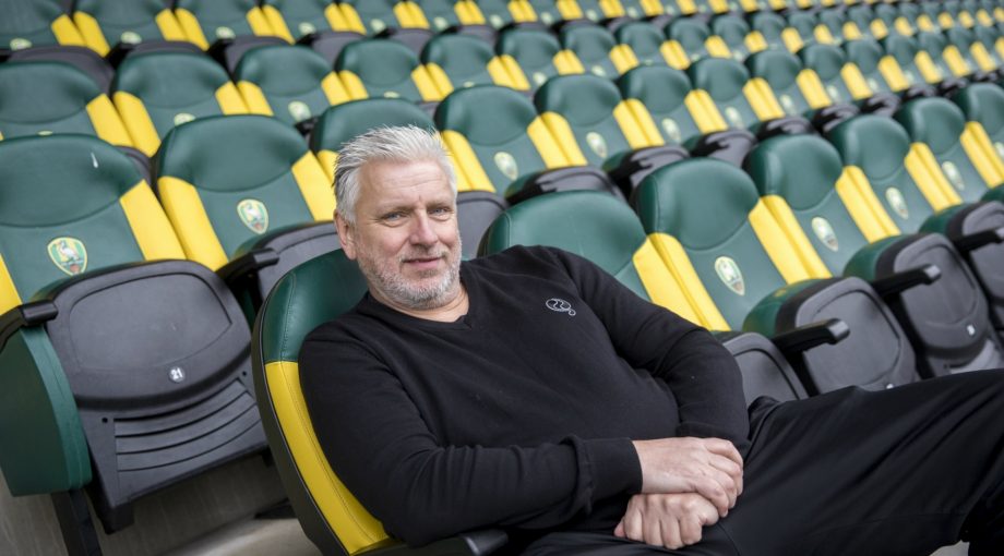 John van Zweden behangkoning ADO Swansea