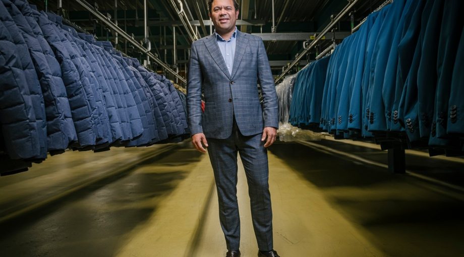 Joris Aperghis in magazijn