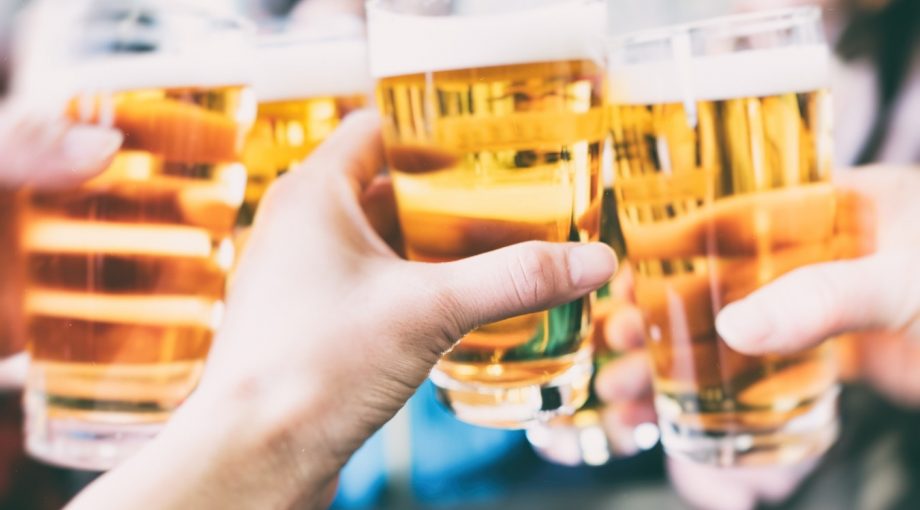 Bier glazen proost corona