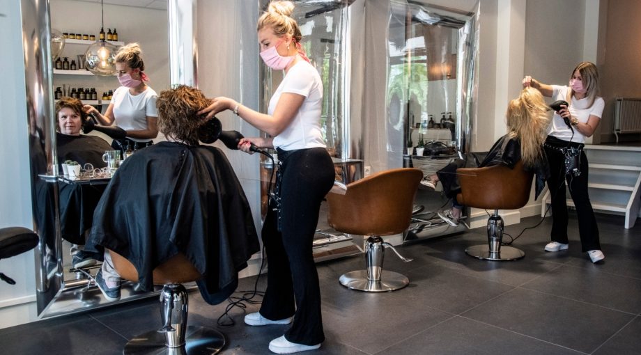 Brancheorganisatie kappers signalen mondkapjesplicht