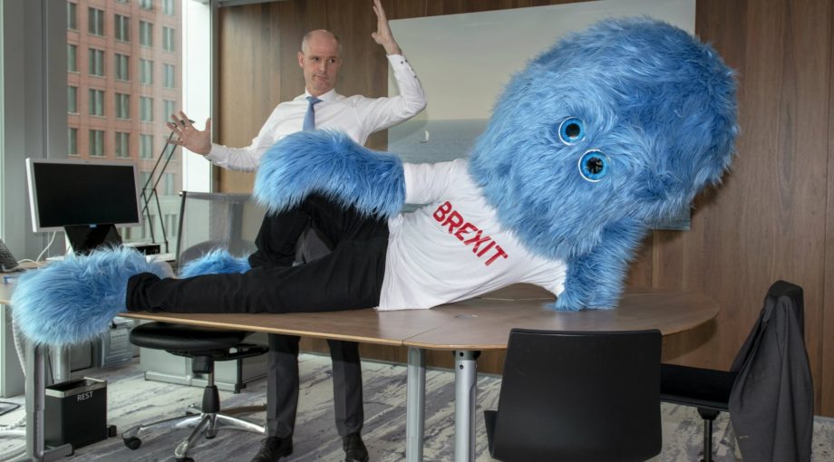 Brexitmonster ministerblok blauw