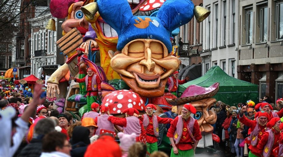 Carnaval praalwagen optocht februari
