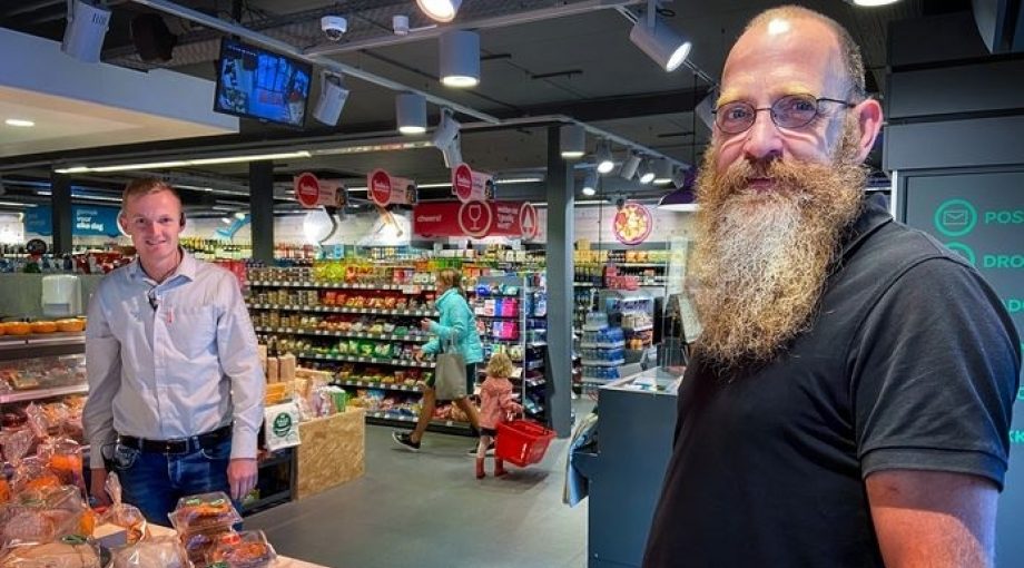 Consument supermarkt dringende mondkapjesadvies