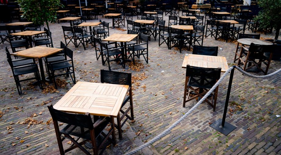 Horeca dicht leeg terras