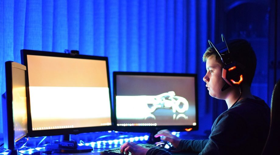Kinderen online computer digitaal kennis