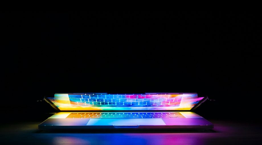 Laptop quibi streaming sillicon valley schram
