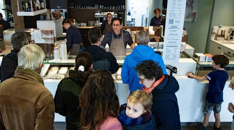 Leon kees ijsondernemer opende extra salon omzetverlies beperken