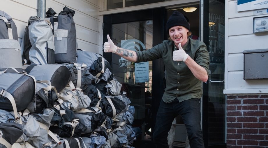 Oprichter timmer sheltersuits daklozen