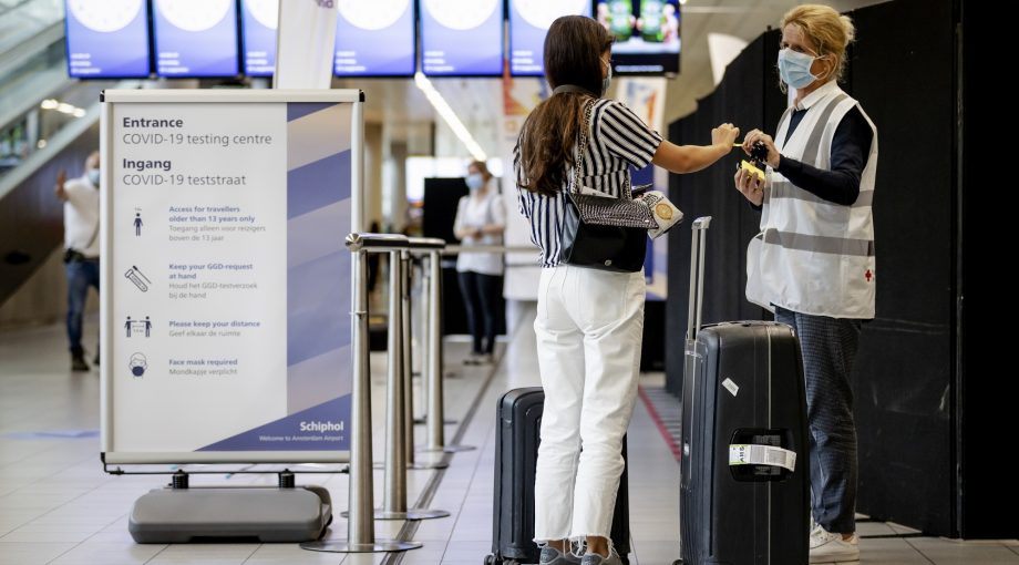 Reizen corona winter december ondernemers schiphol teststraat