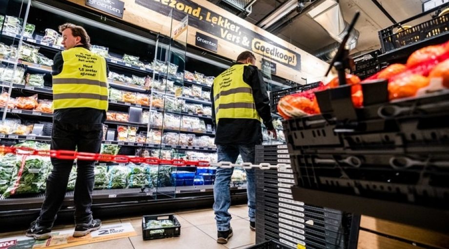 Supermarkten voorraden op peil houden corona