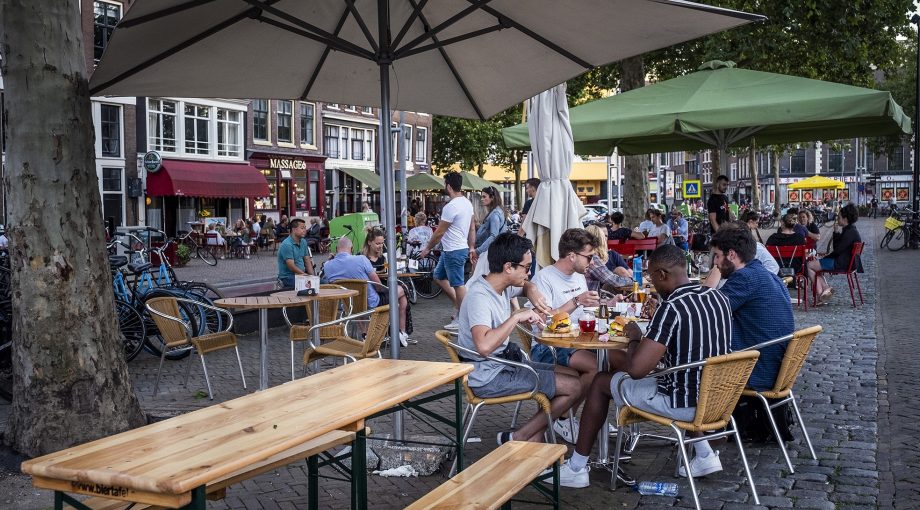 Terras horeca daling omzet corona cbs