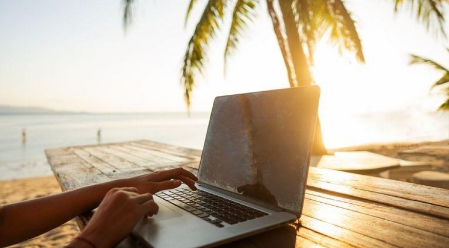 Werken aan het strand barbados