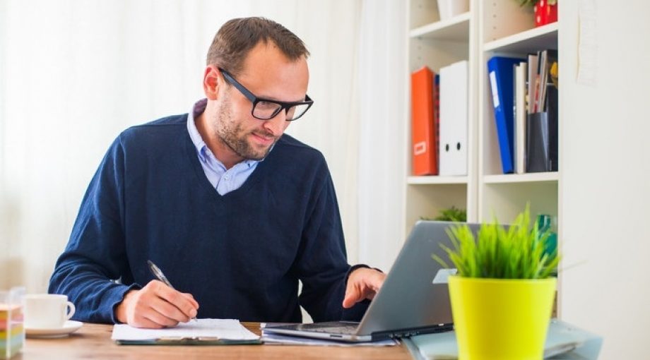 Thuiswerken corona virus zo online overleggen collega vergaderen