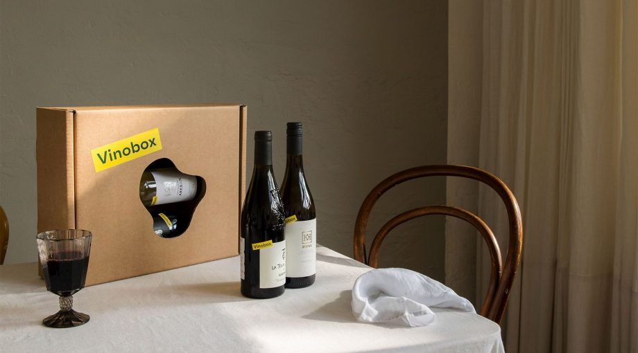 Vinobox flessen wijn tafel