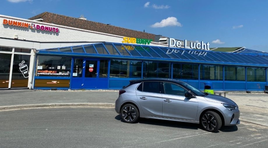 Wegrestaurant A2 delucht dunkindonust laplace corona