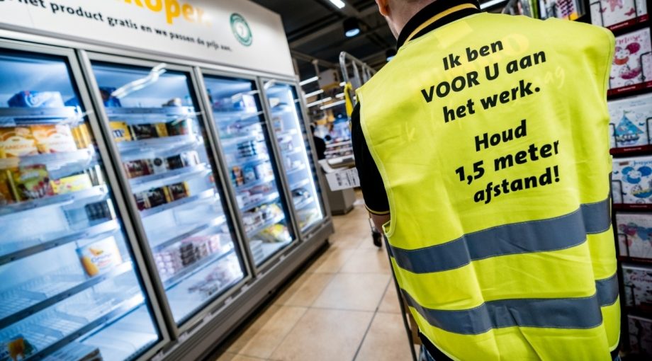 Winkelpersoneel vakkenvuller jumbo corona