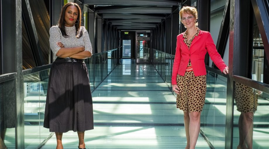 Zakenvrouwen vrouwen top samen