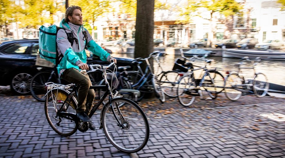 Zelfstandige zzp werknemer deliveroo pvda
