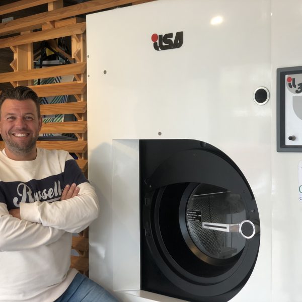 Dennis de Beer in dry cleaning machine geen desinfectiekast
