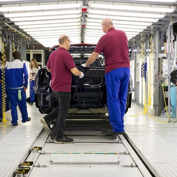 VDL Nedcar innovatie auto industrie corona