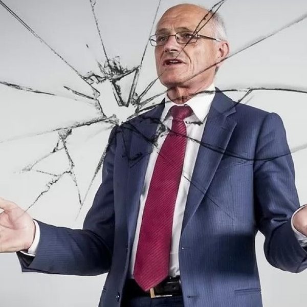Gerard sanderink ruiten rechtszaak strukton oranjewoud cybercharlatan