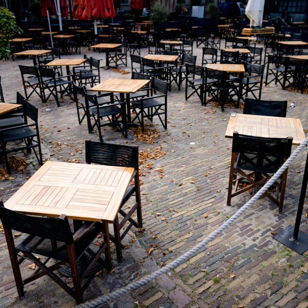 Horeca dicht leeg terras