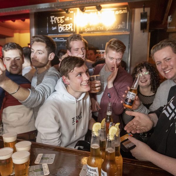 Horeca sluiting middernacht jongeren