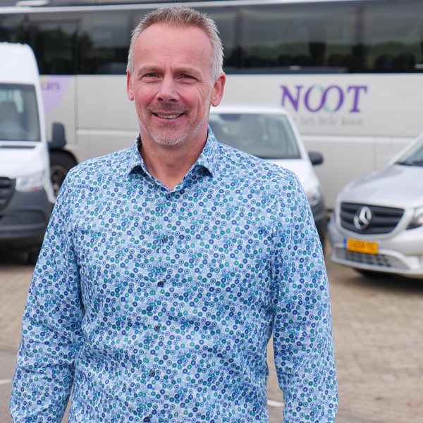 Noot elektrisch vervoer mercedes bus