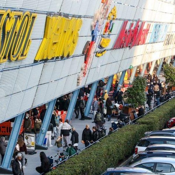 Rotterdam meubelboulevard alexandrium corona