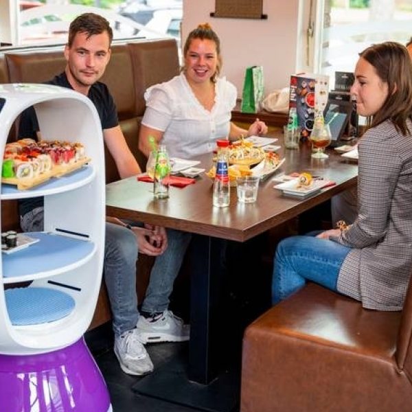 Sushirestaurant bedienrobots dienst