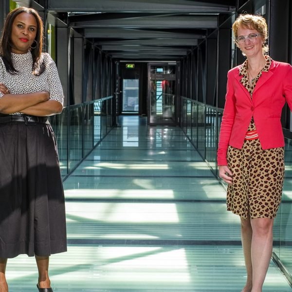 Zakenvrouwen vrouwen top samen