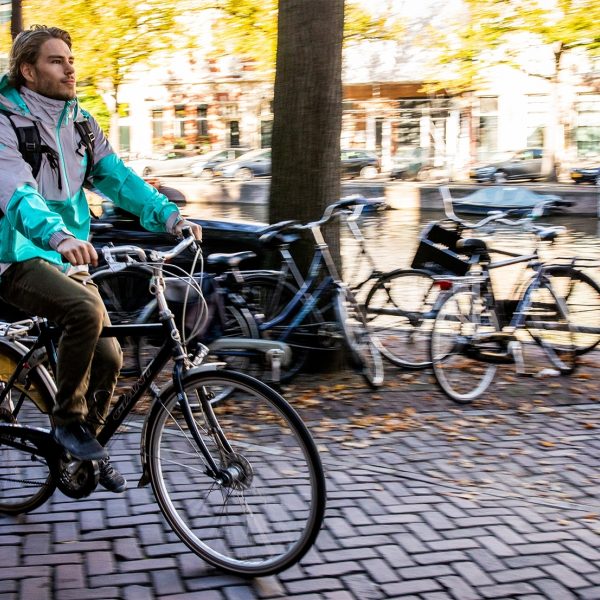 Zelfstandige zzp werknemer deliveroo pvda