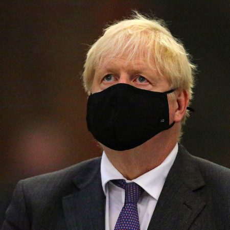 Boris Johnson Brexit corona mondkapje