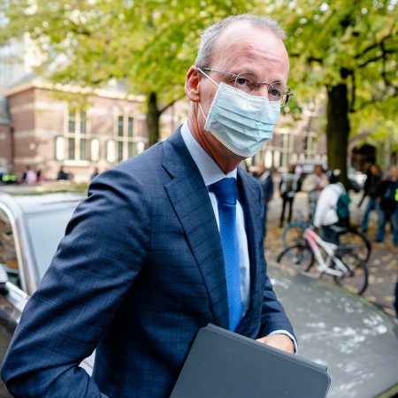 Klaas Knot DNB corona maatregelen mondkapje