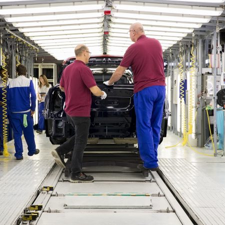 VDL Nedcar innovatie auto industrie corona