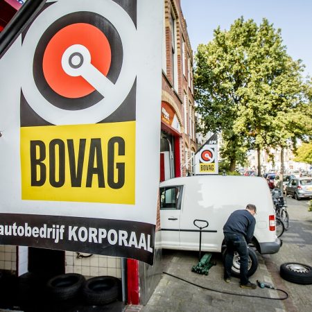 Auto monteur garage crisis corona