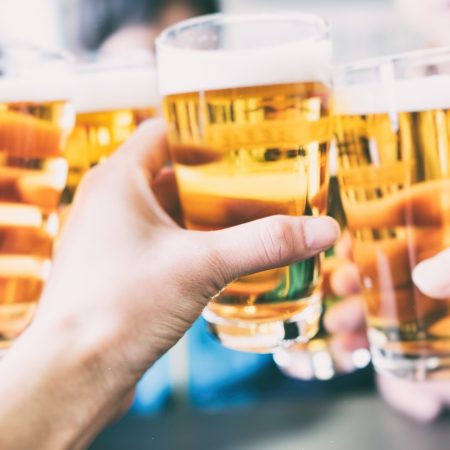 Bier glazen proost corona