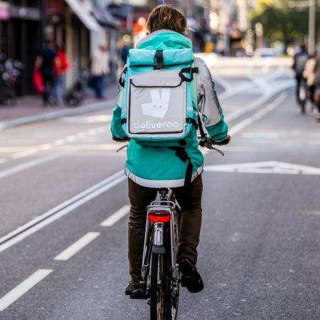 Branchevereniging verbod jonge maaltijdbezorgers onnodig