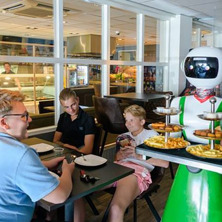Cafetaria hakze bediening robot horeca